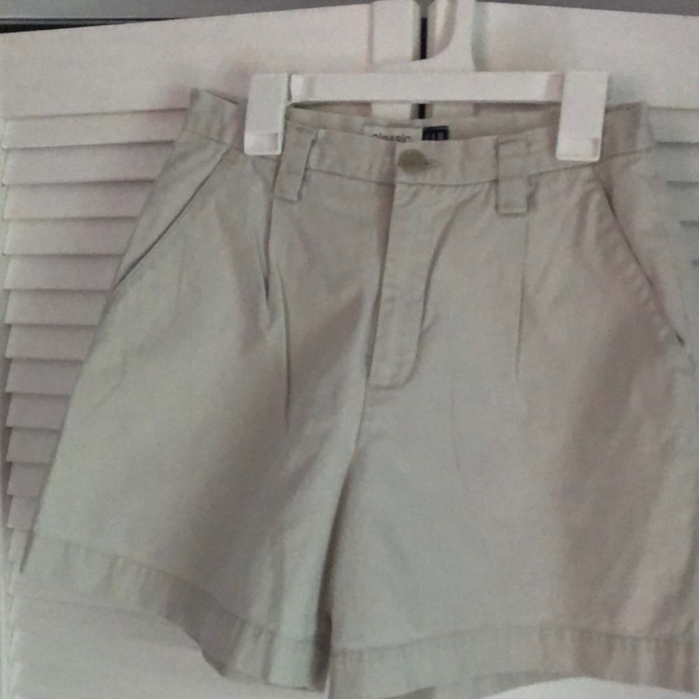 Classic Gap women’s shorts. Great condition